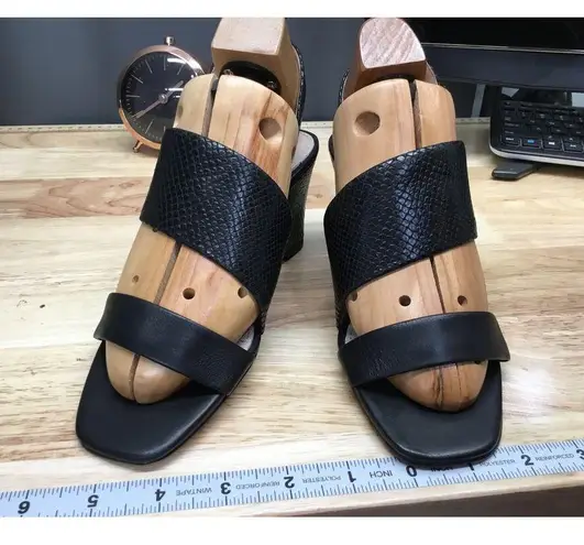 Louise et Cie Quarza Wedge Sandals Women's 7 Black Embossed Leather Slingback