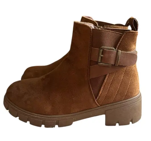 Wanted Women's Cinder Lug Sole Microfiber Ankle Boots. Sizes 8.5. EUC. Tan/Brown Brown