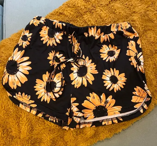 Women's Unbranded Black & Orange Sunflower Print Shorts Size M Size M