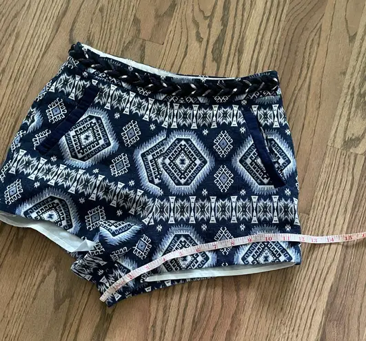 Endless Rose Nordic Pattern Shorts