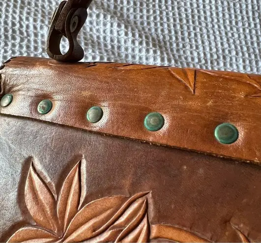 VINTAGE TOOLED LEATHER HANDBAG