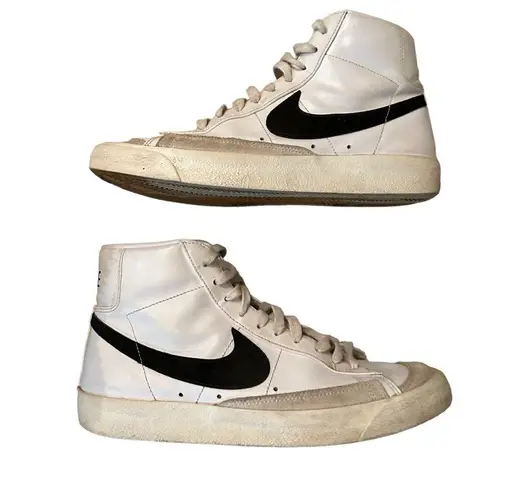 Nike Blazer Mid ‘77 White With Black Swoosh Size 10 Sneakers.