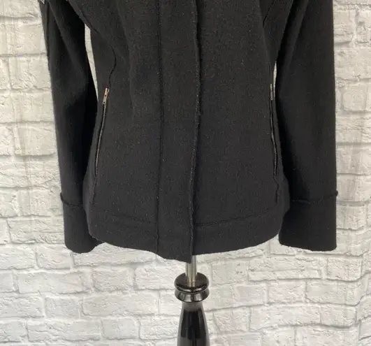 Willi Smith women L 100% wool V-cut coat w/zip pockets black