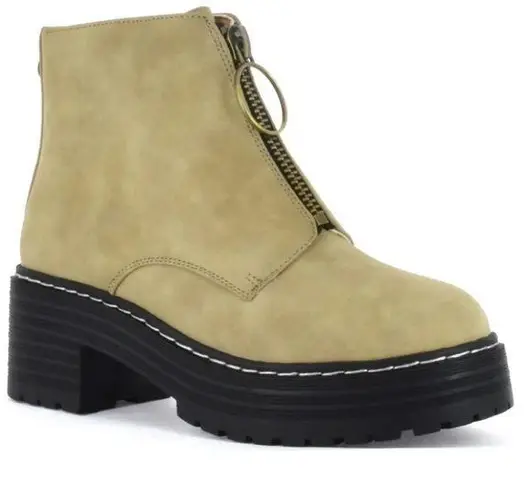 Seven7 Zoe Sand Boots, size 10 Women’s.