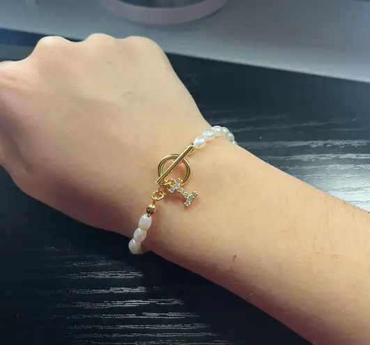 Initial āIā Gold And Pearl Bracelet