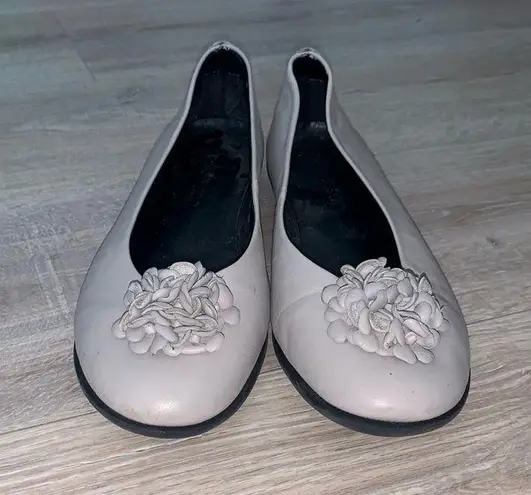 Studio Flex’s Studio Flexx Women's Leather Ballet Flats Leather Rosette Detail Size 8