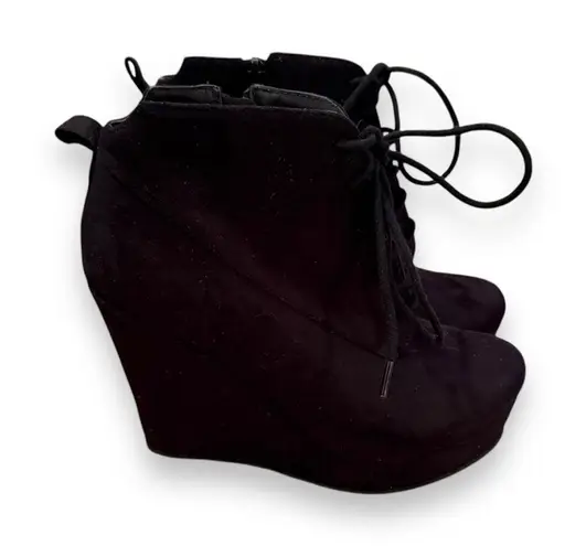 Shi by Journeys Black Lace Up Wedge Faux Suede Booties Sz 5