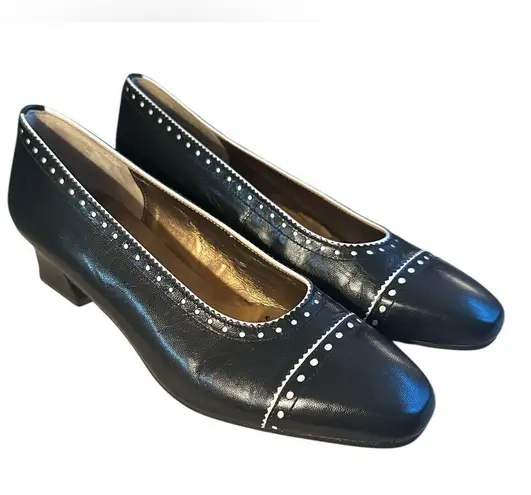 Hush Puppies Vintage Cap Toe Oxford Pumps in Navy & White. Classic Women's Sz 7M