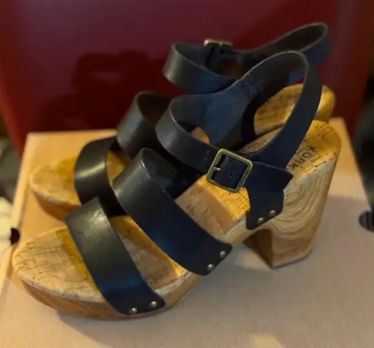 Kork-Ease Black Leather Della Strap Riveted Heels Platform Sandals Sz 10 $150