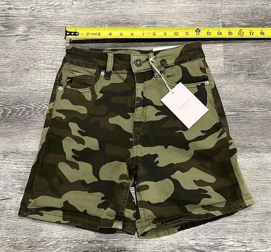 NWT KanCan Camouflage “Hazel” long shorts with stretch high rise