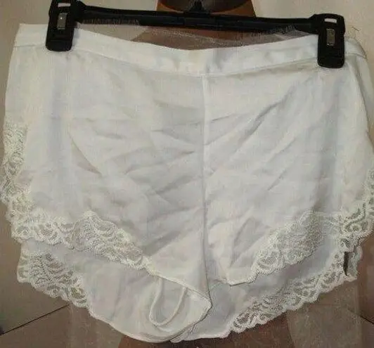 Natori NWT New Designer M Pajamas PJ's Shorts Lace Satin Silk Piece White Womens