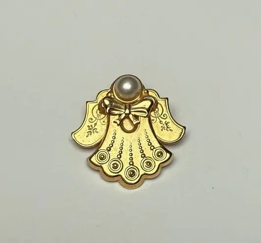 Signed Jane 1997 AOL Winged Angel Faux Pearl Brooch Pin Gold Tone