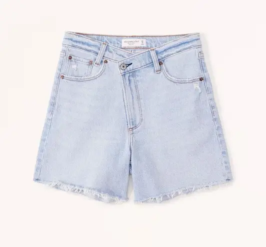 Abercrombie & Fitch High Rise Dad Shorts in Light Wash - 26