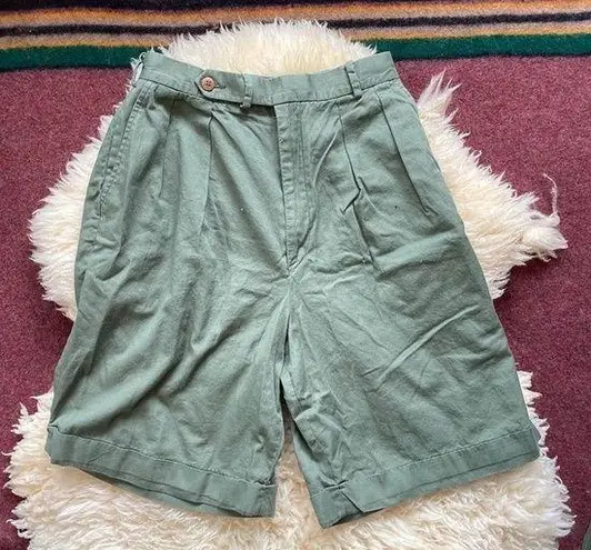 Vintage High Rise pleated Shorts in army earthy green Size 4