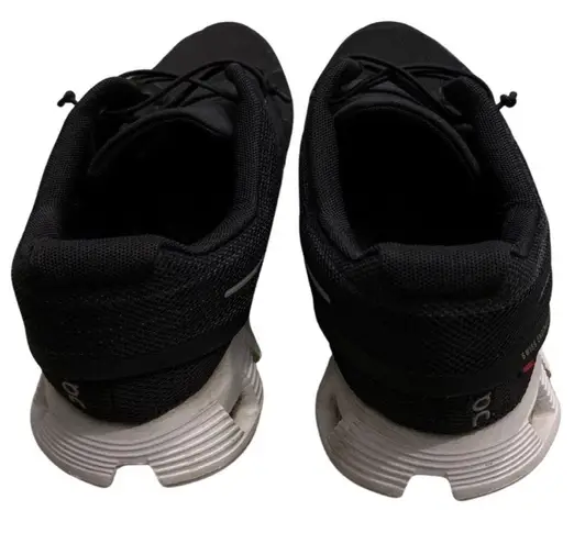 On Running Cloud 5 Running Shoes in Black / White (59.98904) Size 9