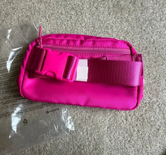 Lululemon Everywhere Belt Bag Sonic Pink New