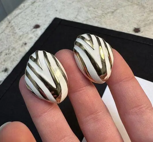 Vintage Signed Ciner Gold Tone And White Enamel Clip