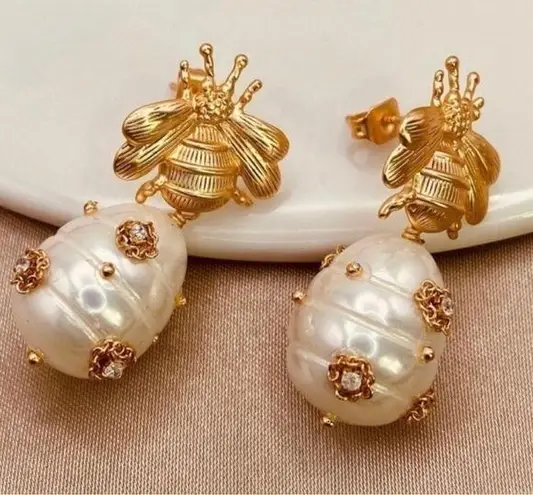 Gorgeous Bee Cultured Baroque Freshwater Pearl Drop Earrings Matte Gold