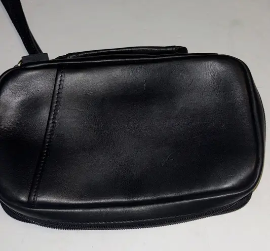 LL BEAN BLACK LEATHER WRISTLET DOUBLE ZIP CLOSURE ONE SLIP POCKET OUTSIDE
UNISEX