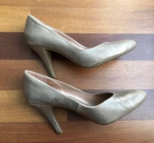 Fergalicious Gold Shimmer Pump