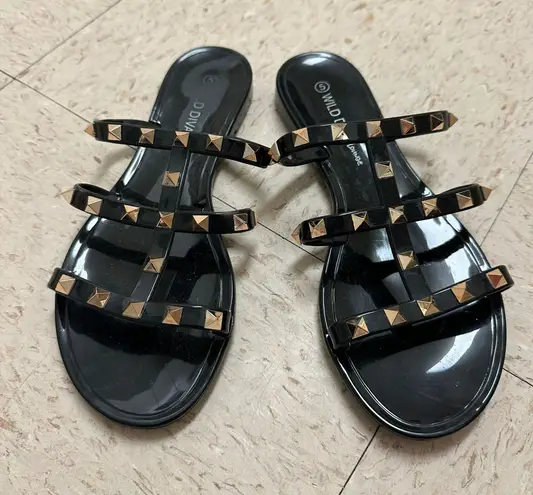 Wild Diva Size 5 Sandals