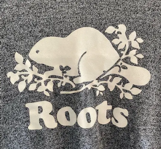 Roots Women’s grey  Canada logo T shirt size xs