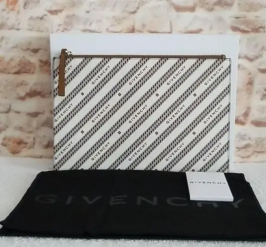 Givenchy ❣HP❣New  Bond Medium Pouch Bag