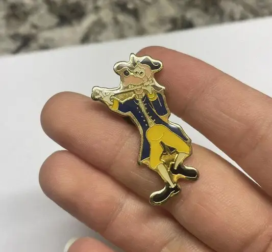 Disney Vintage Walt  Lapel Pin 1989 Goofy Playing Flute Patriot - Eastman Kodak