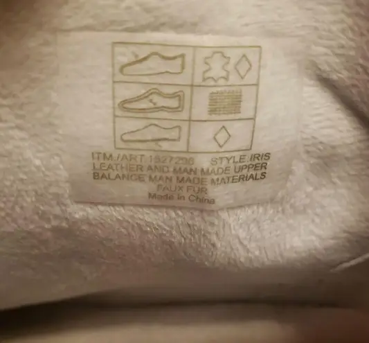 Khumbu faux fur lined leather boot( sticker still on. New ! Gray Size 10