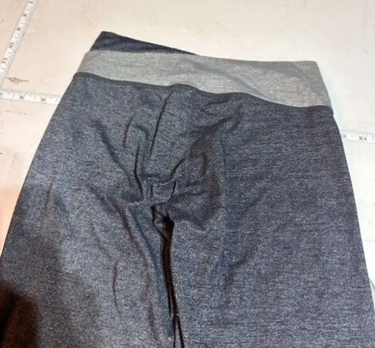 Lululemon  flared leg crossover front yoga pants Size 4 Gray