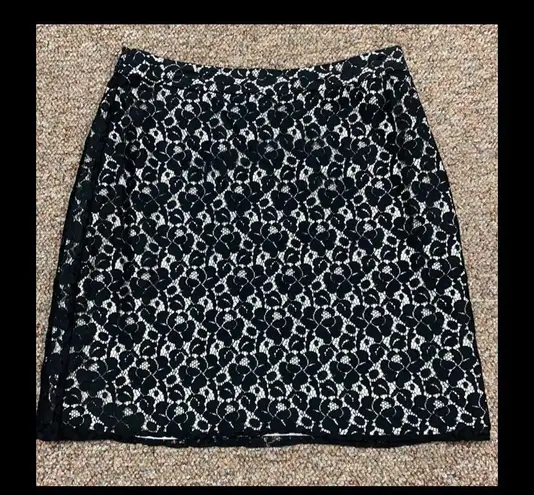 Apostrophe stripe blk/ off wht skirt-. Size small