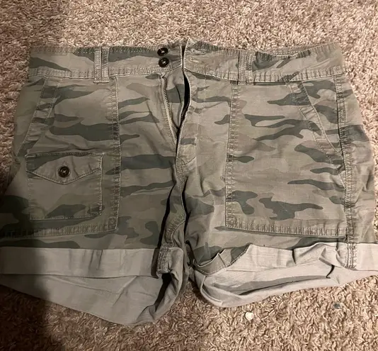 Time & Tru Green Camo Shorts 