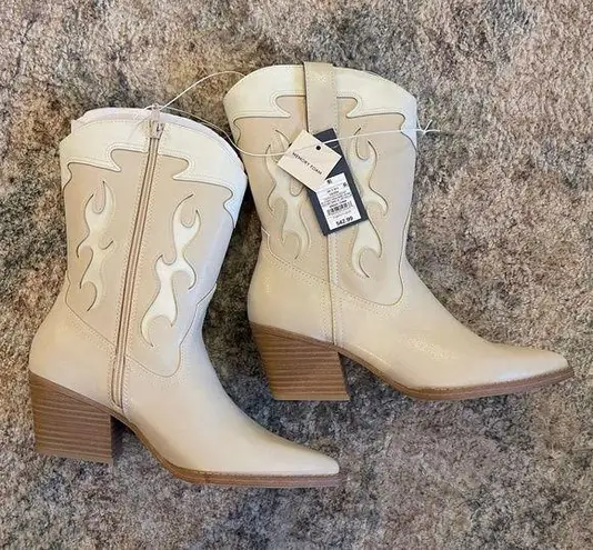 NWT Short Cream Cowboy Boots Size 9.5