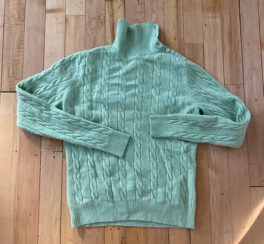 Neiman Marcus Light Green Cashmere Sweater