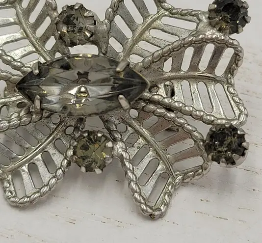 Vintage Silver Coated Flower Brooch Pin With Center Gemstone Six Petals Sparkle
