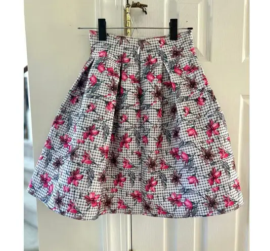 Gracia Thick A-Line White Basketweave & Pink Floral Mini Skirt