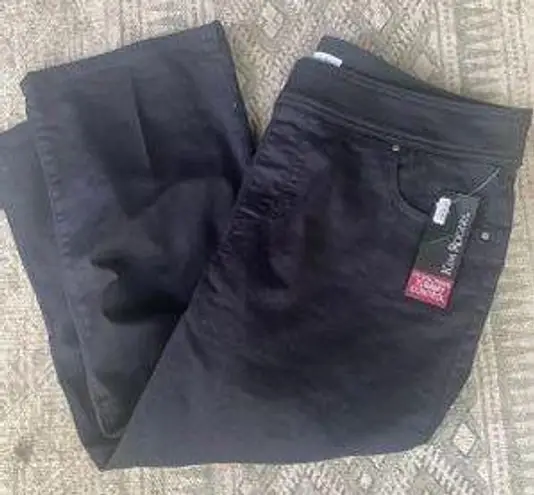 kim rogers Woman’s Black Capri