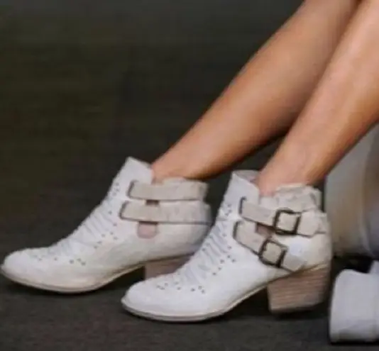 Caterpillar Catepillar Cheyenne Purple Buckle Studded Boots