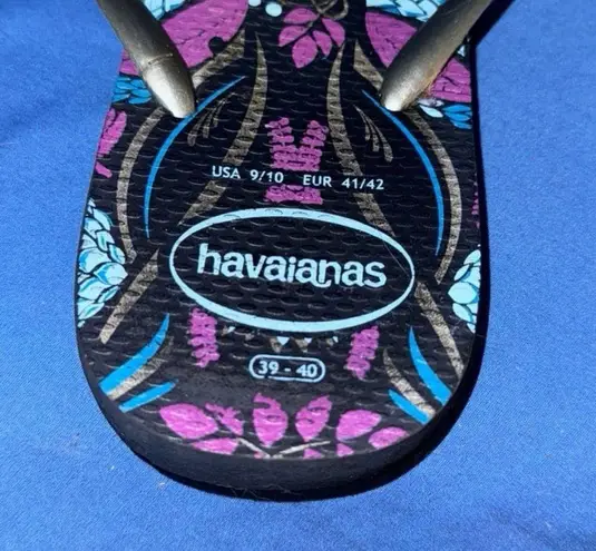 Havaianas  Size 9/10 Purple and Black Flip Flops