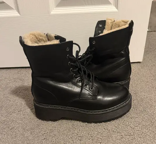 Steve Madden  Betty Boots Combat Size 8 Fleece Lined - Image 1