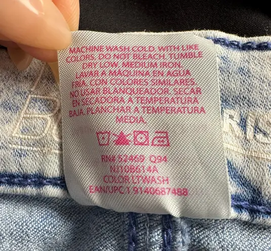 No Bo High Rise Cropped Denim Stretchy Jeans - Light Wash, Size 9 Juniors