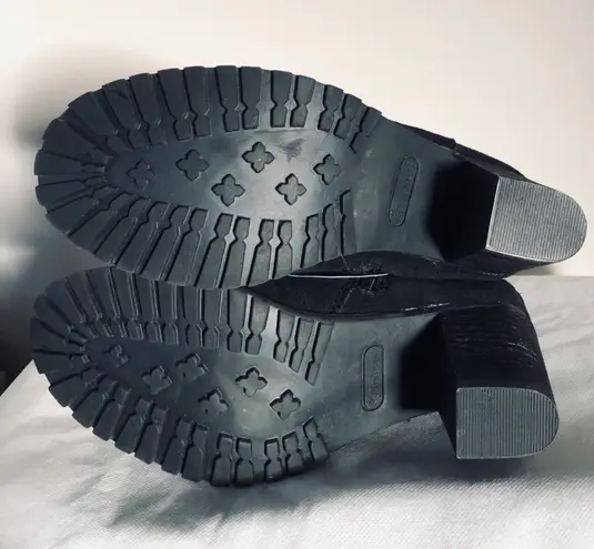 Baretraps Black Suede Cold weather Boots