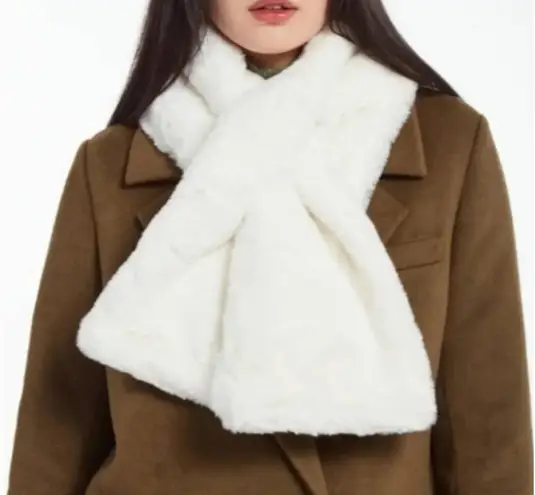 NWT! Apparis Bambi Faux Fur Luxe Plush Scarf in Ivory