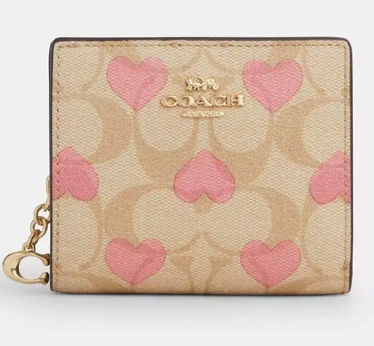 Coach Snap Wallet In Signature Canvas With Heart Print