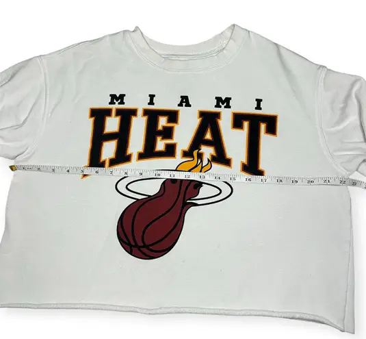 Hybrid Apparel Miami Heat Basketball NBA White Cropped Sweatshirt