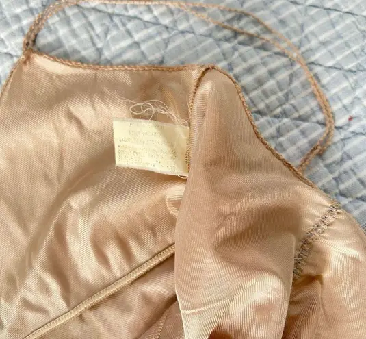 Vassarette Vintage Elegant Blush Pink embroidered stitch negligee/night gown.