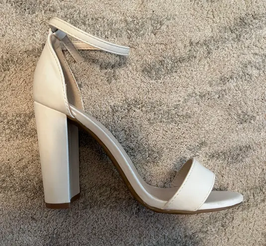 Chic Pier Women’s White Heel Size 8.5