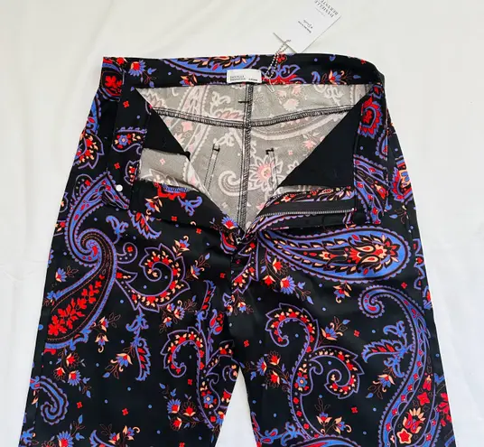 Danielle Bernstein β
NWT Ankle Flare Paisley Pants - Multicolored Purple β