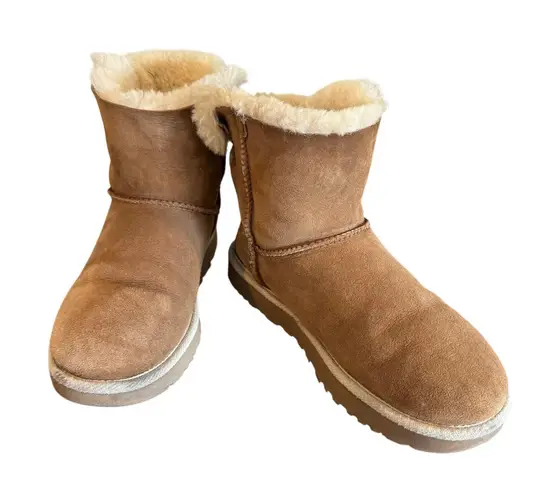 UGG Australia Classic Short Chestnut Shearling Boots – Size 10 US / 41 EU Tan