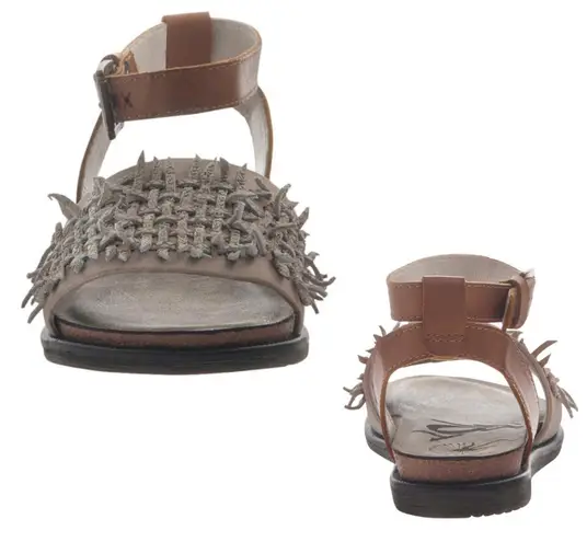 OTBT Voyage Dove Grey Leather Sandals